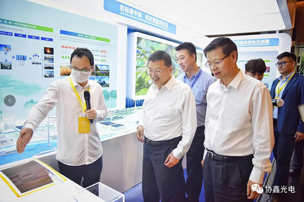 国家能源局局长章建华国际能源变革对话闭门会议间隙考察VSport,VSport体育,VSport体育官网展台